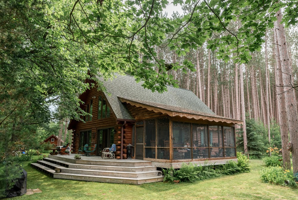 Best Roof Overhang Styles For Log Cabins