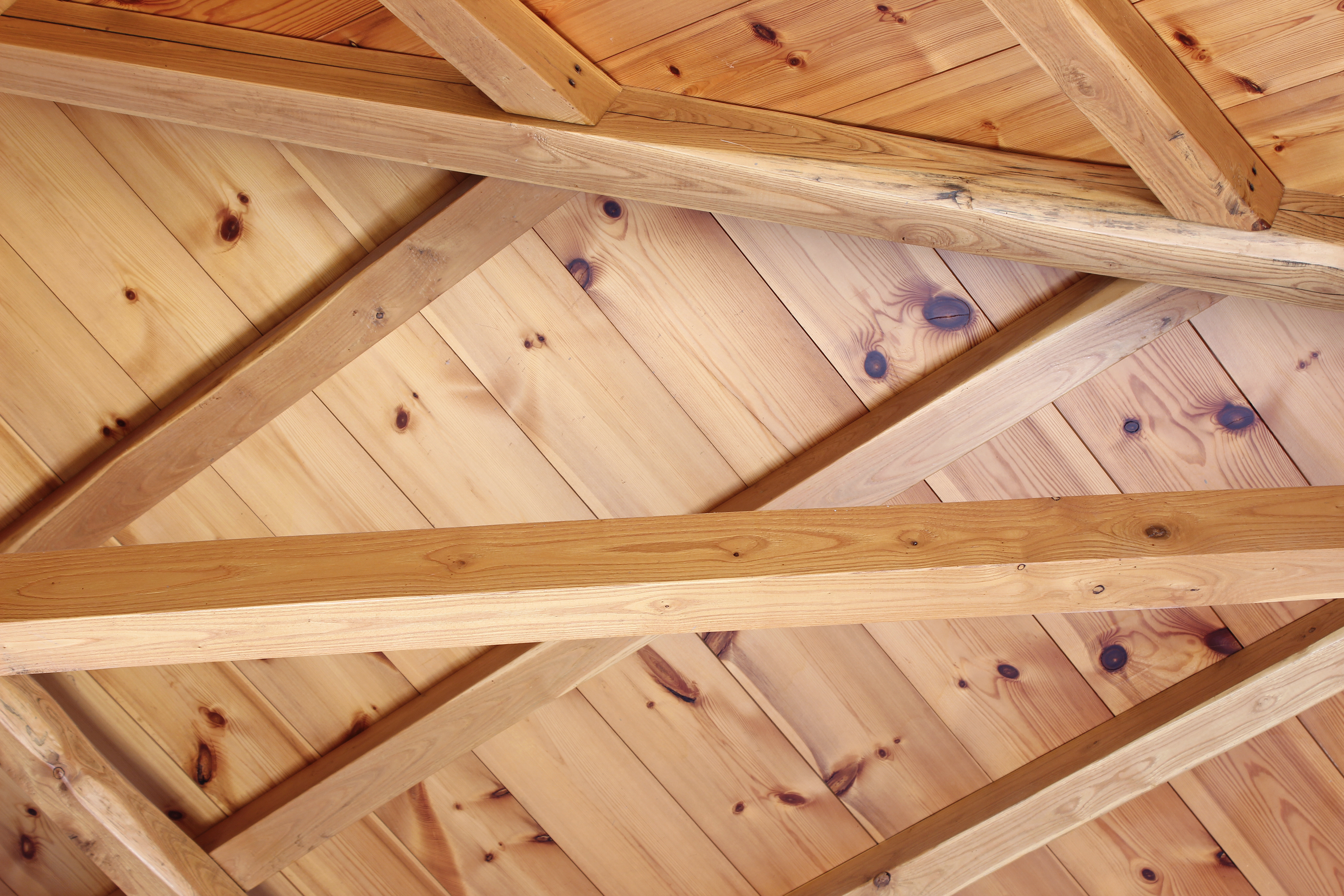 4 Reasons To Use Pine Paneling For Ceilings
