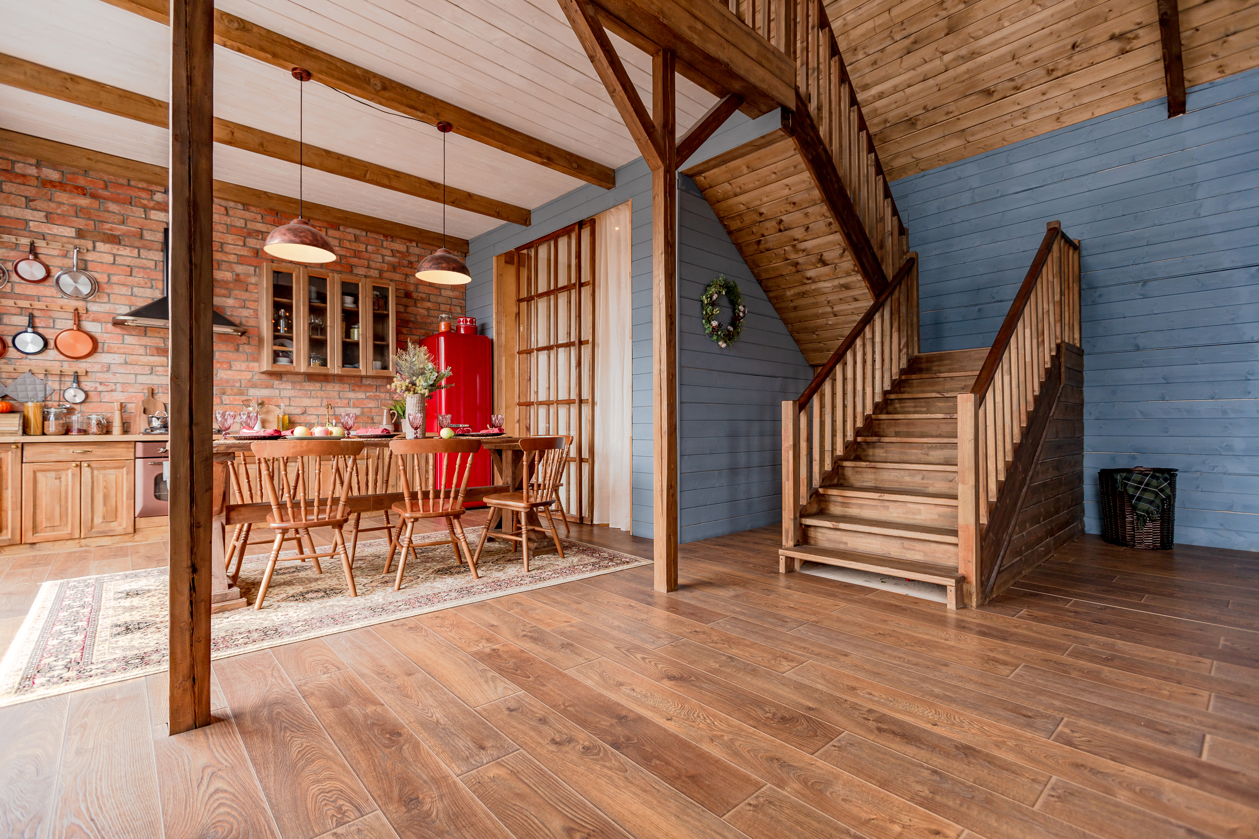 Knotty Pine Versus Hardwood Flooring